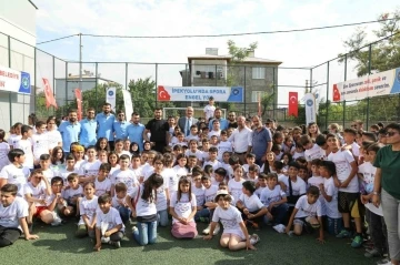 İpekyolu Belediyesinden öğrencilere spor malzemesi desteği
