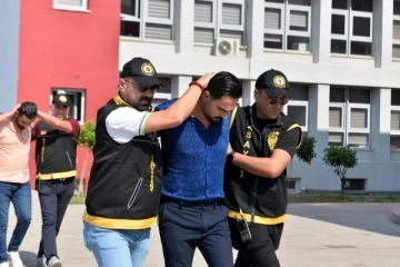 İş yeri önünde uygulama yapan polise saldırıda 2 tutuklama