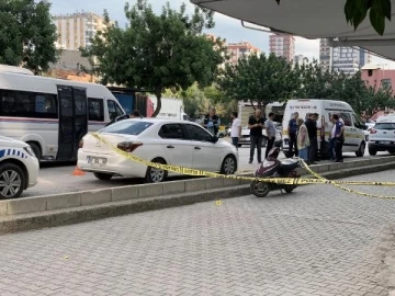 İşe gitmek için bindiği otomobilinde silahlı saldırıya uğradı