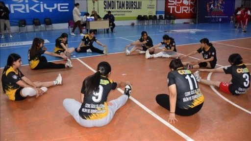 İşitme engelli milli basketbolcu, Şırnaklı öğrencileri spora kazandırmak için çalışıyor