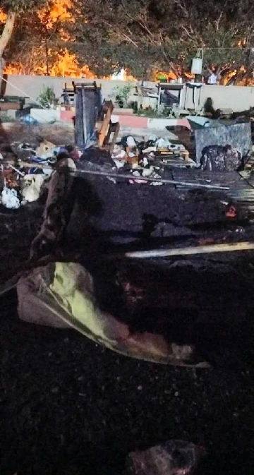 İskenderun'da depremzedelerin kaldığı çadırda yangın: 2'si ağır 3 yaralı - Yeniden