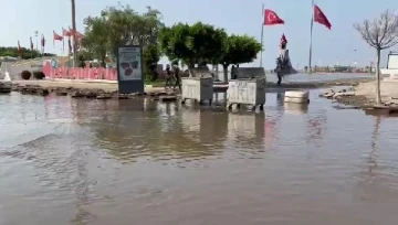 İskenderun'un sahil kesimi yine su altında