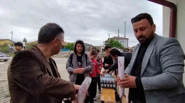 İsmini açıklamadı, tüm okula döner ikram etti
