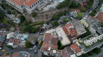 İSPARK’ın otopark olarak kullandığı 1800 yıllık tarihi hipodrom duvarı havadan görüntülendi
