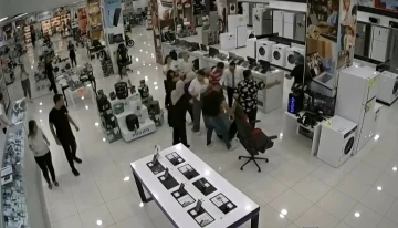 Isparta’da mağaza çalışanları ile müşteri çift arasında kavga
