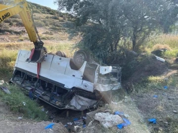 Isparta’da midibüs ile hafif ticari araç çarpıştı: 1 ölü, 36 yaralı