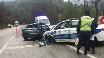 Isparta’da polis aracıyla otomobil çarpıştı: 1 ölü, 2 yaralı
