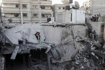 İsrail Gazze’de 3 binayı vurdu
