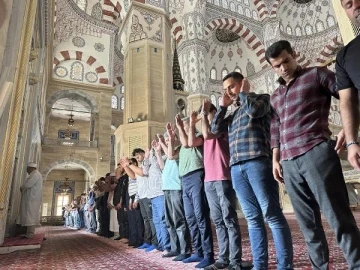 İsrail’in saldırılarında ölen Filistinliler için Adana’da gıyabi cenaze namazı kılındı