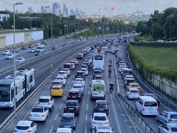 İstanbul’da bayram dönüşü trafik yoğunluğu oluştu
