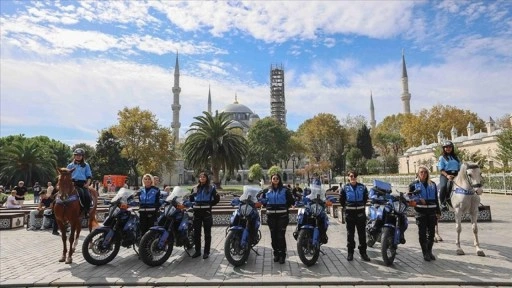 İstanbul'da motosikletli ve atlı kadın zabıtalar görev başında