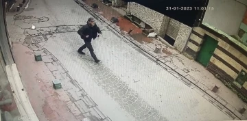 İstanbul’da silahlı saldırı sonrası ilginç anlar kamerada: 200 metre hiçbir şey olmamış gibi yürüdü

