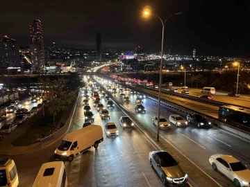 İstanbul’da trafik yoğunluğu havadan görüntülendi
