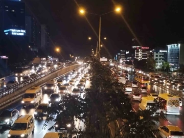 İstanbul’da trafik yoğunluğu yüzde 80’e ulaştı
