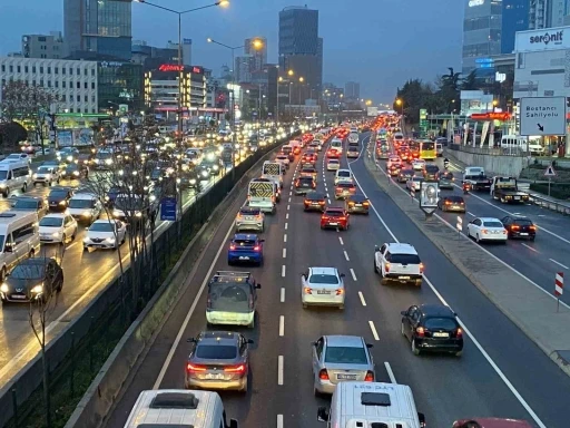 İstanbul’da trafik yoğunluğu yüzde 90’a ulaştı
