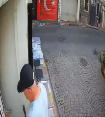 İstanbul’da turistlerin kabusu hırsız kamerada: Otellere girip turistlerin eşyalarını çaldı

