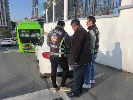 İstanbul’da ücret tartışmasında minibüsün kapısını açmayan şoför yakalandı
