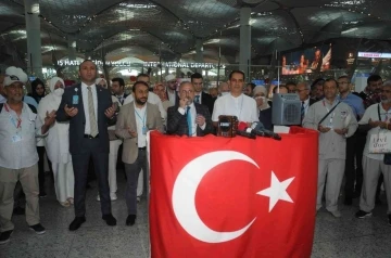 İstanbul Havalimanı’ndan ilk hac kafilesi dualarla uğurlandı
