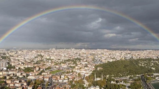 İstanbul semalarında oluşan gökkuşağı kendine hayran bıraktı
