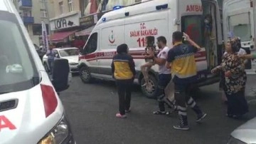 İstanbul Sultangazi'de yangında mahsur kalan anne çocuğunu balkondan aşağı bıraktı