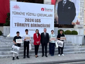 İstanbul Valisi Gül, LGS Türkiye birincilerini ağırladı
