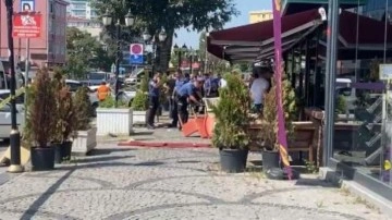 İstanbul'da cadde ortasında silahlı kavga: Yaralılar var!