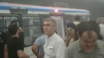 İstanbul'da tramvayda duman paniği! Her yeri duman kapladı, yolcular panik yaşadı