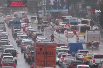 İstanbul'da yağmurda trafik yoğunluğu yüzde 65'e ulaştı