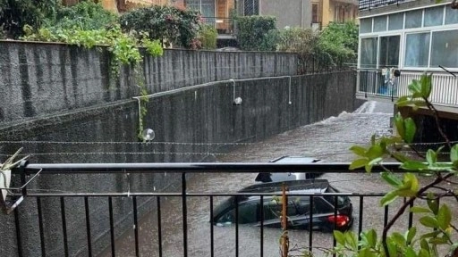 İtalya'da şiddetli yağış sele neden oldu