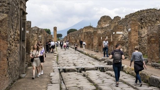 İtalya'dan turist önlemi! 20 bin kişi sınırı