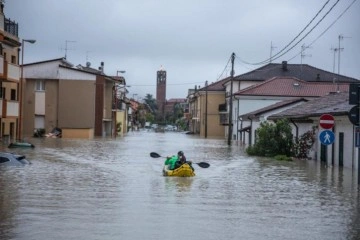 İtalya’da sel felaketi: 3 ölü