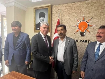 İYİ Partili Cevdetiye Belediye Başkanı Özer, AK Parti'ye geçti