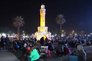 İzmir, 18.57’de &quot;çök-kapan-tutun&quot; yaptı
