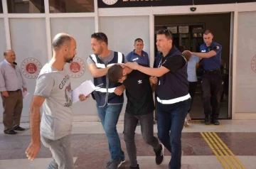 İzmir’de 100 liraya zehir satıyorlardı, polis yakaladı
