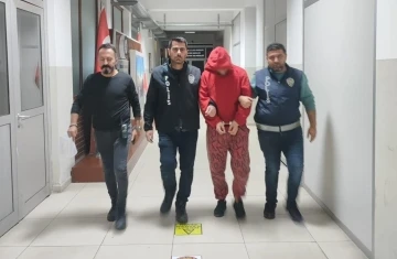 İzmir’de 5 ayrı suçtan aranan firari, şok ekibinden kaçamadı
