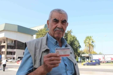 İzmir’de 65 yaş üstü vatandaşlar ücretsiz toplu taşımadan memnun

