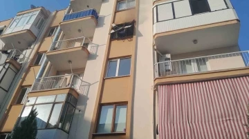 İzmir’de apartman dairesinde yangın
