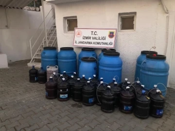 İzmir’de binlerce litre kaçak içki ele geçirildi
