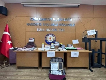 İzmir’de bir evden 13,5 kilogram kokain ve binlerce hap çıktı
