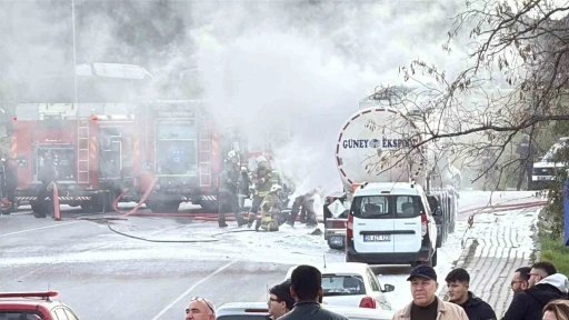 İzmir’de bitkisel yağ yüklü tanker alev aldı
