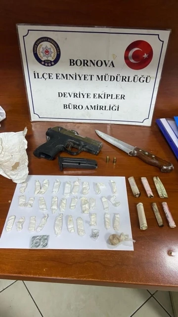İzmir’de ’dur’ ihtarına uymayan araçtan uyuşturucu çıktı
