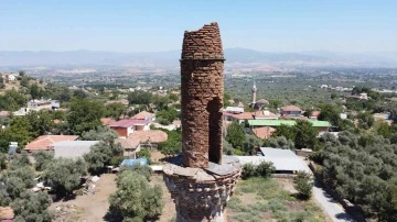 İzmir’de ecdat yadigarı cami göz göre göre yok oluyor
