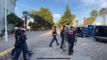 İzmir’de göçmen kaçakçılığı operasyonu: 5 tutuklama
