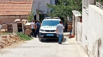 İzmir’de hareketli dakikalar: Bir kişi karısını bıçakla rehin aldı
