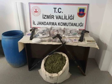 İzmir’de jandarmadan uyuşturucu baskını, 2 gözaltı
