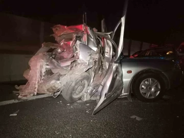 İzmir’de kamyon otomobile arkadan çarptı: 1 ölü, 2 yaralı
