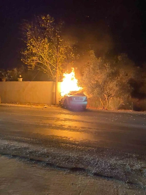 İzmir’de kaza sonrası yanan otomobilin sürücüsü öldü
