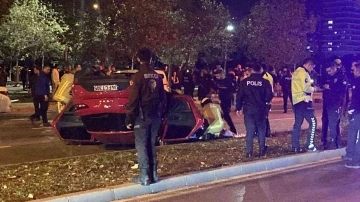 İzmir’de kontrolden çıkan otomobil takla attı: 1 ölü, 1 yaralı
