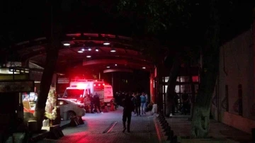İzmir’de trafikte yol verme kavgası: 2’si ağır 4 yaralı
