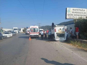 İzmir’de yolcu minibüsü ile otomobil çarpıştı: 5 yaralı
